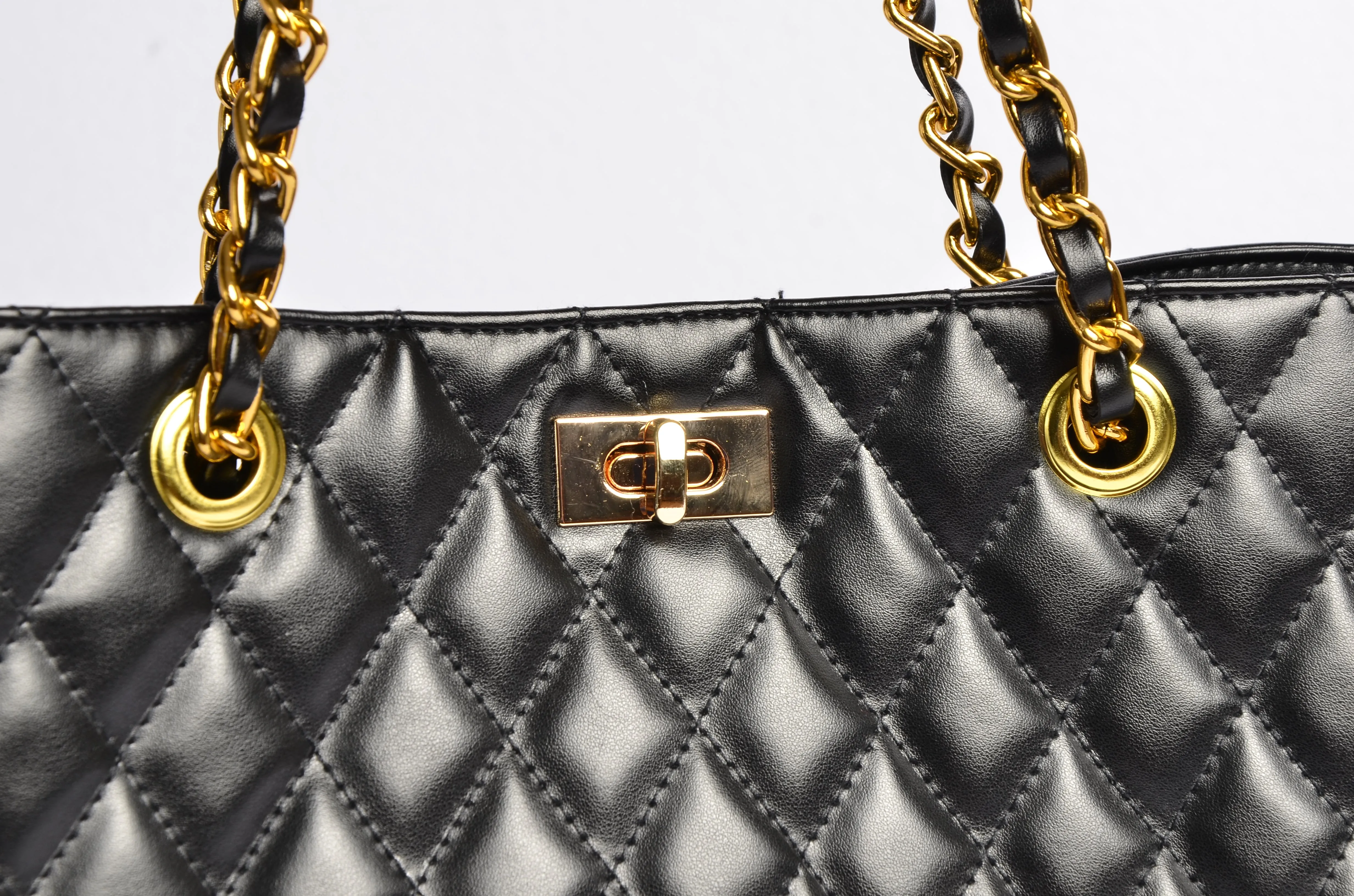 Stylish handbag with gold chain strap