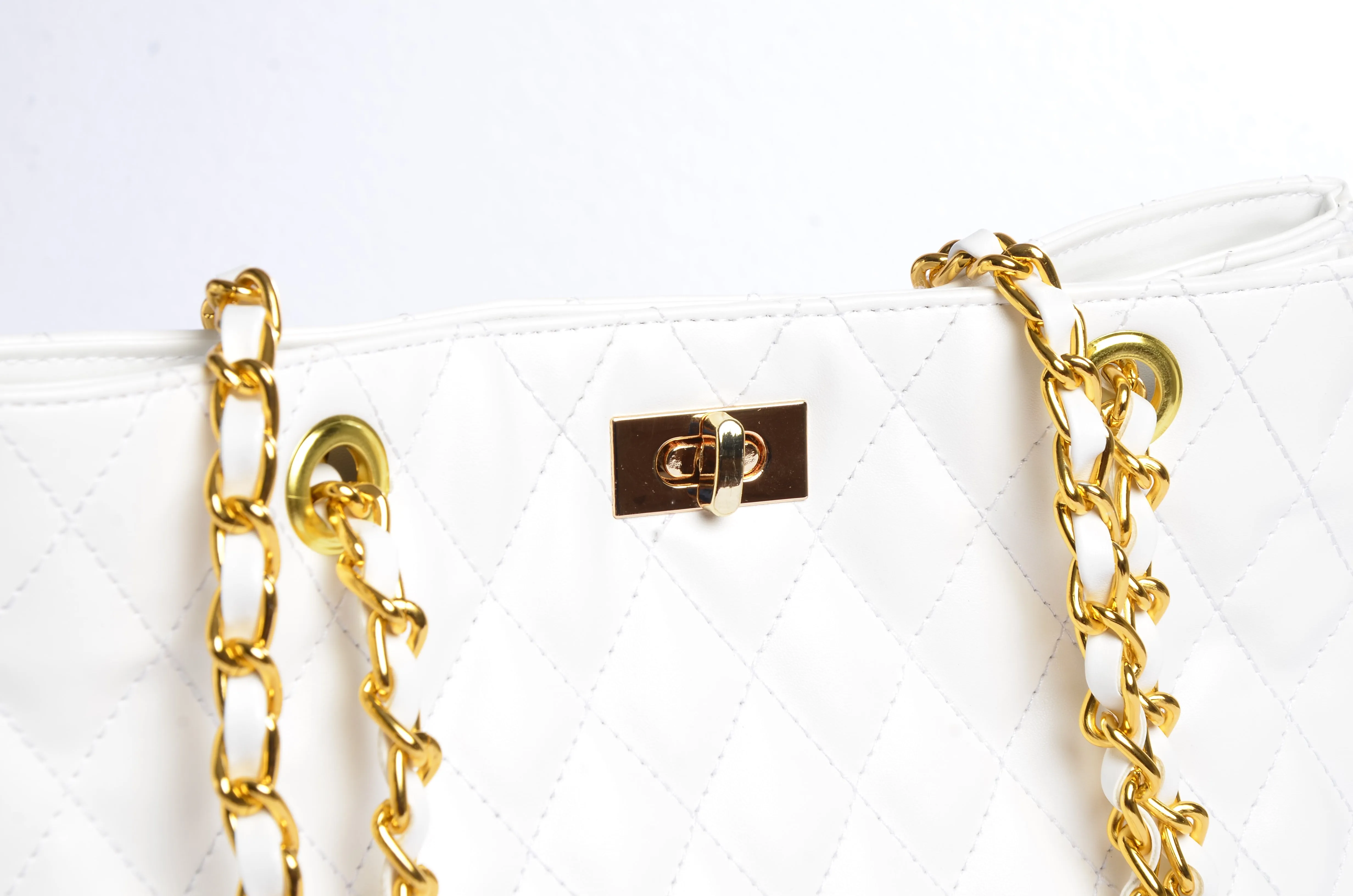 Stylish handbag with gold chain strap